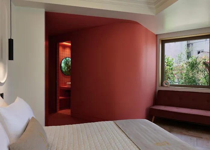 Dwell - Elegant City Stay